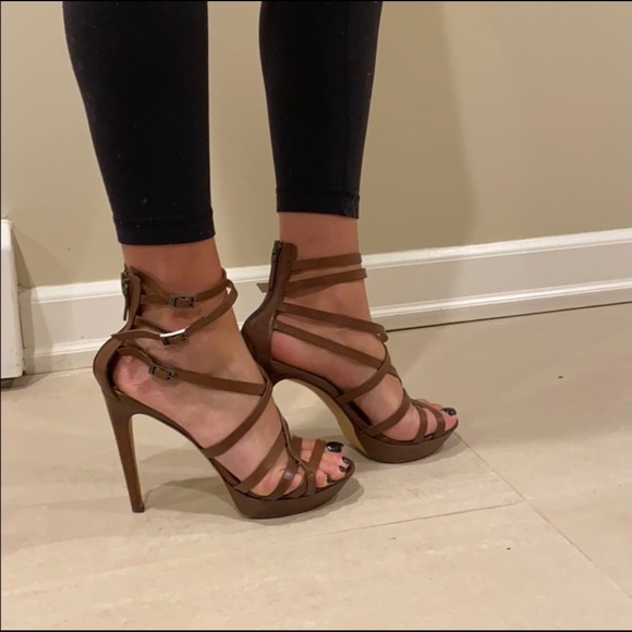 💯 Authentic Fendi brown leather heels!!! 🔥🔥🔥 - Picture 2 of 10